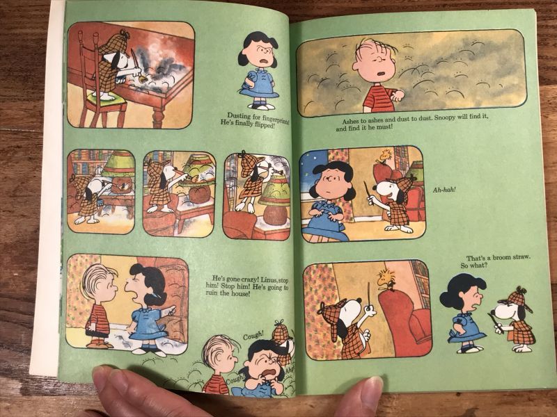 Peanuts Snoopy “It's A Mystery, Charlie Brown” Picture Book