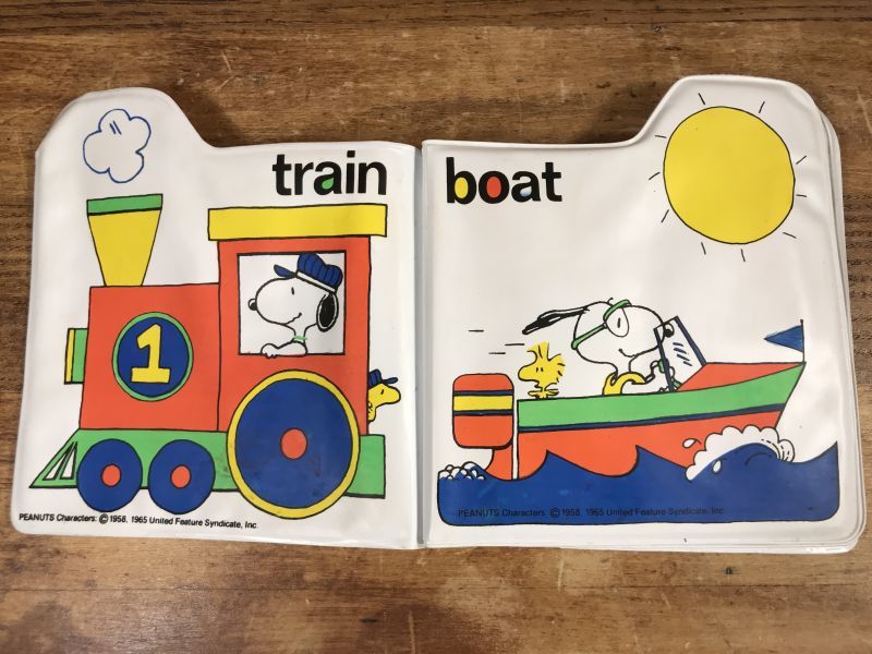 Peanuts Snoopy Things That Go Vinyl Book スヌーピー