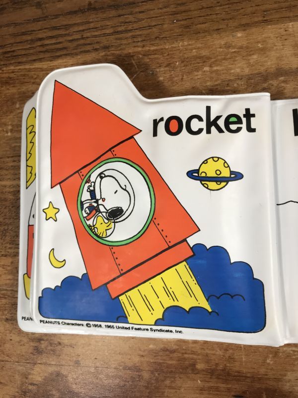 Peanuts Snoopy Things That Go Vinyl Book スヌーピー